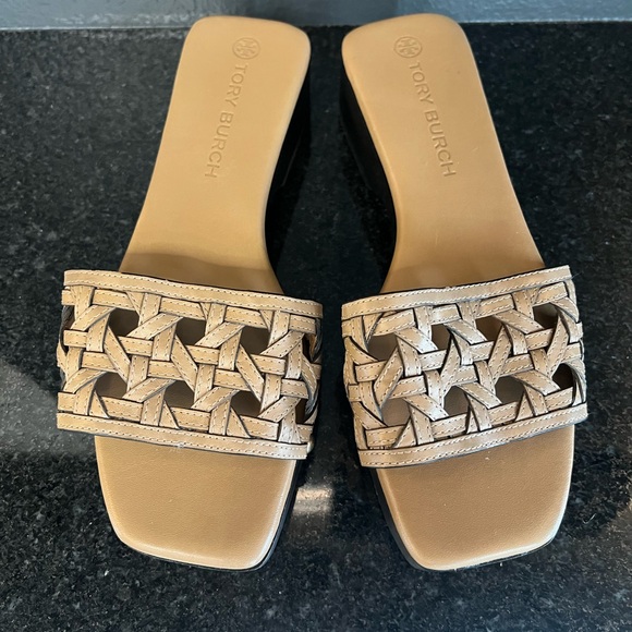 Tory Burch Tan Basket Weave Clog - Picture 1 of 8